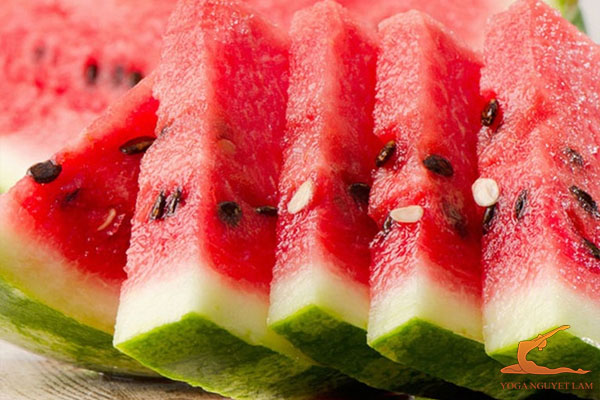 Cách lựa dưa hấu ngon dựa vào hình dáng