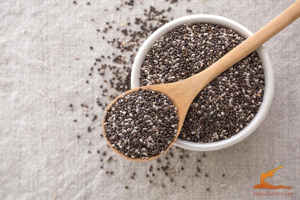 Cách 3: Uống hạt chia cùng nước dứa giảm mỡ bụng